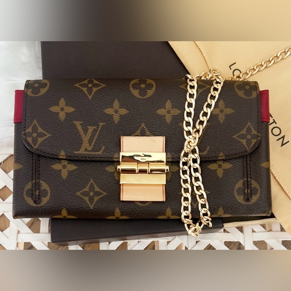 Louis Vuitton  Monogram Elyse Long Wallet with  box & dust bag, insert & chain - Picture 1 of 17